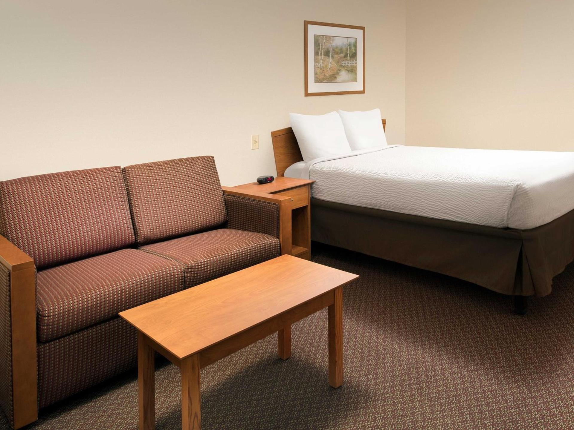WoodSpring Suites Midland photo 2