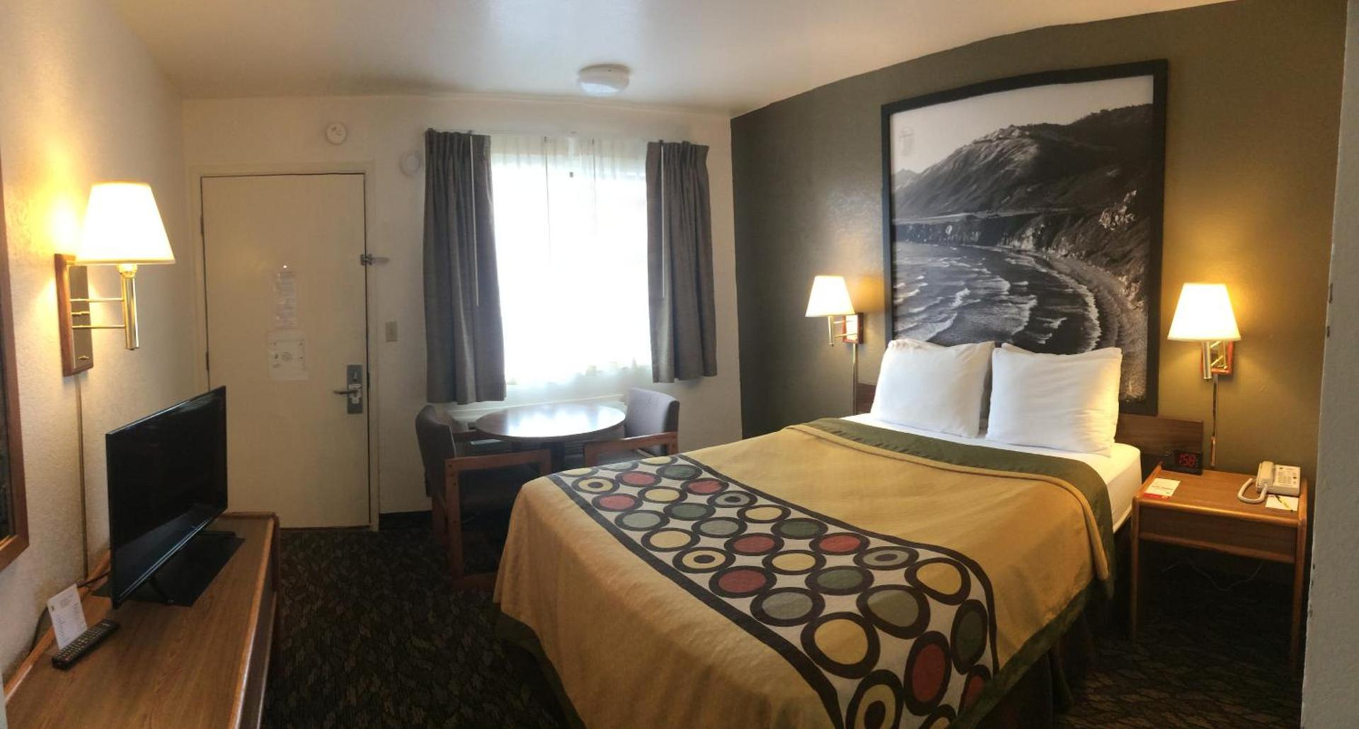 Super 8 by Wyndham Fort Bragg photo 17