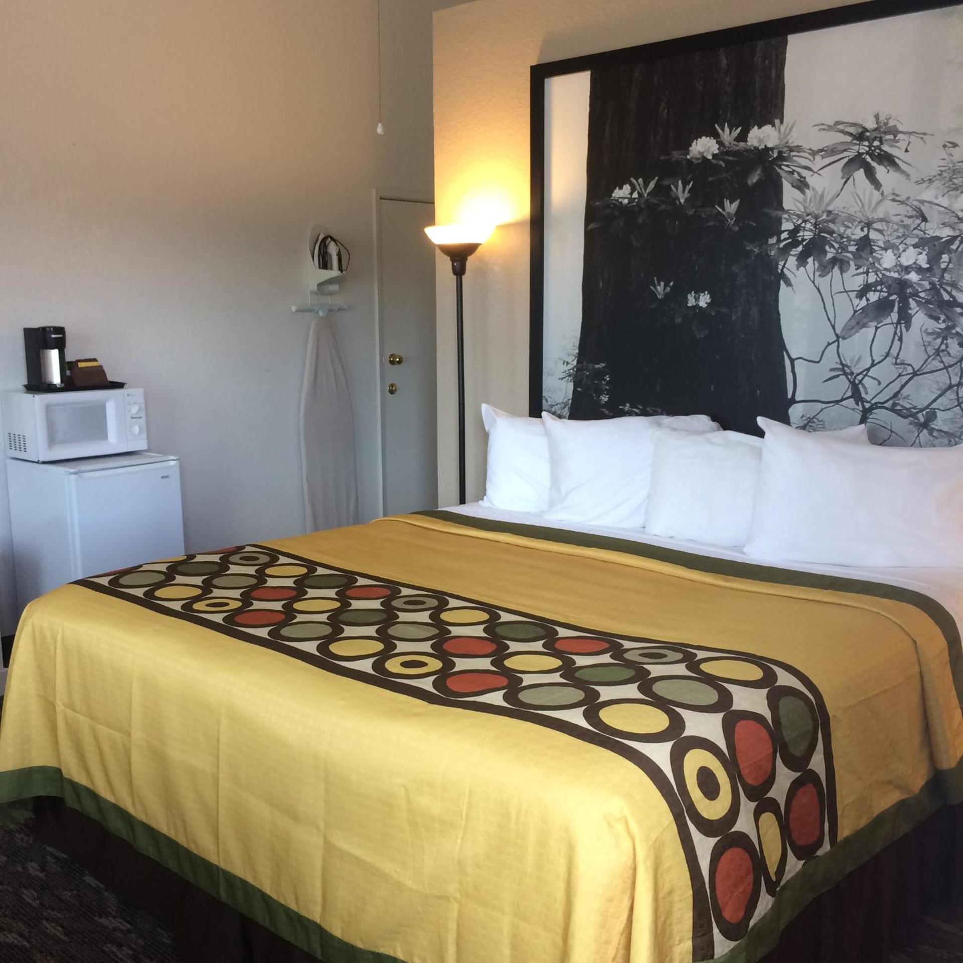 Super 8 by Wyndham Fort Bragg photo 16