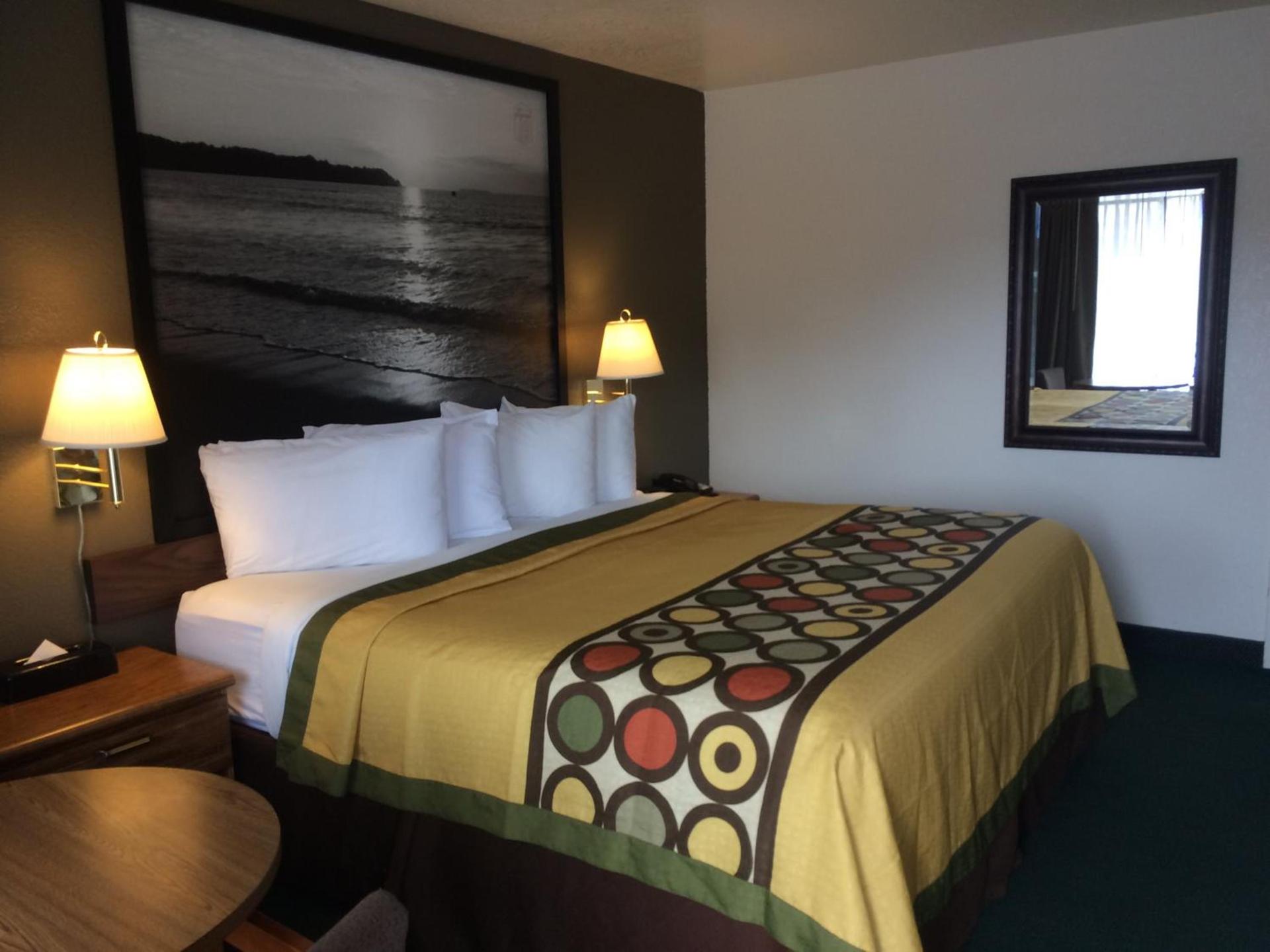 Super 8 by Wyndham Fort Bragg photo 15