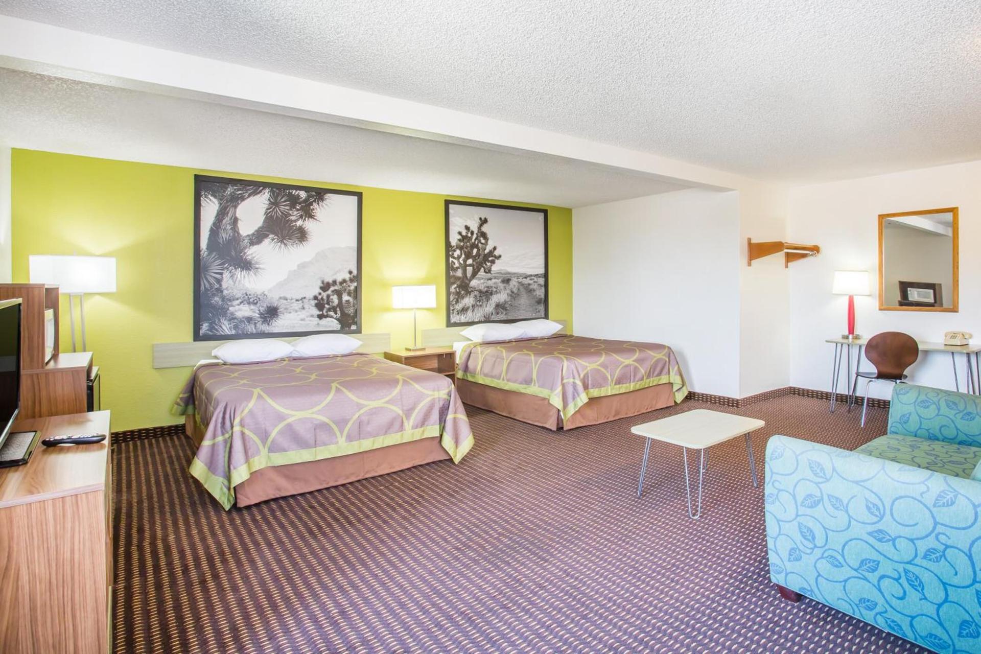 Super 8 by Wyndham Kingman photo 27