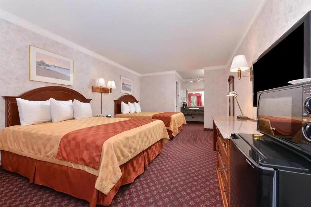 Americas Best Value Inn & Suites - Fontana photo 2