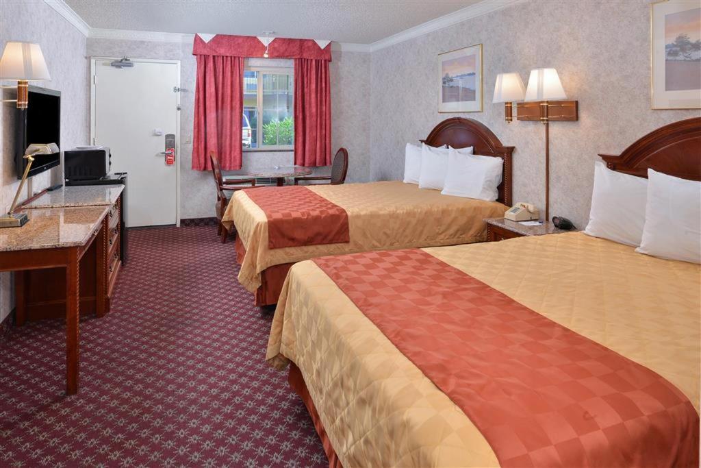 Americas Best Value Inn & Suites - Fontana photo 7