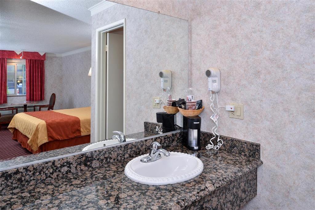 Americas Best Value Inn & Suites - Fontana photo 12