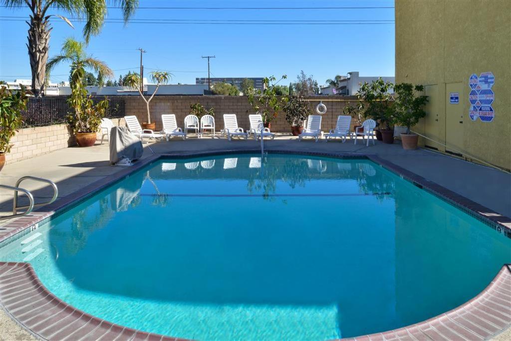 Americas Best Value Inn & Suites - Fontana photo 5