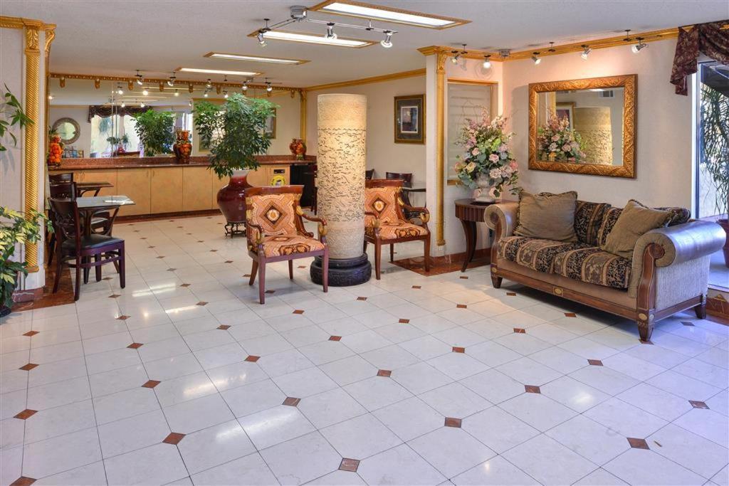 Americas Best Value Inn & Suites - Fontana photo 4