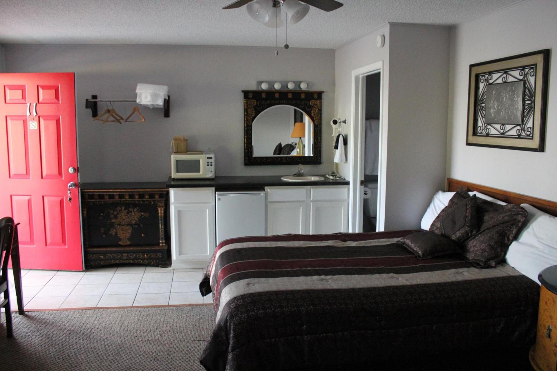 Brydan Suites photo 81