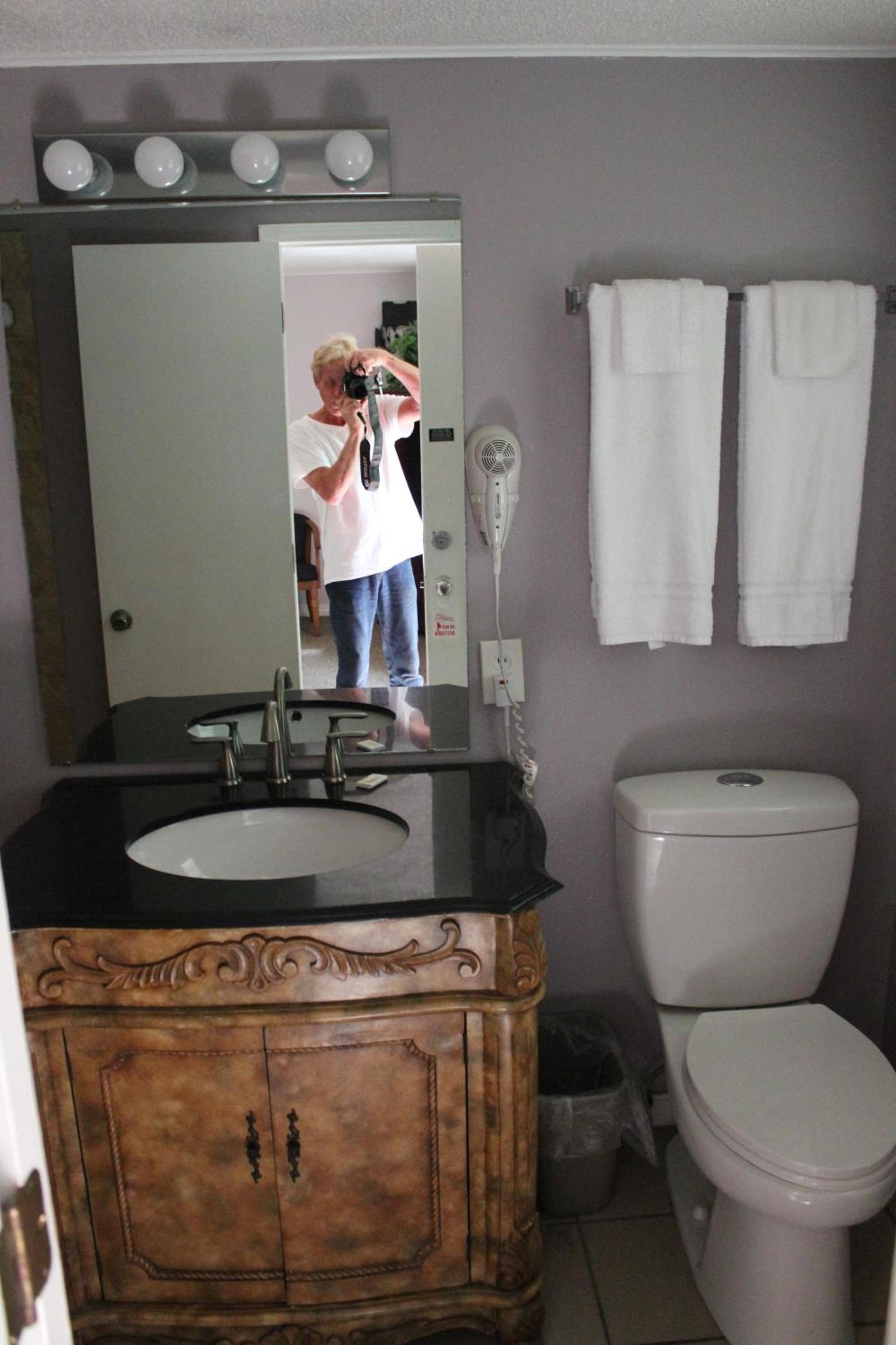 Brydan Suites photo 79