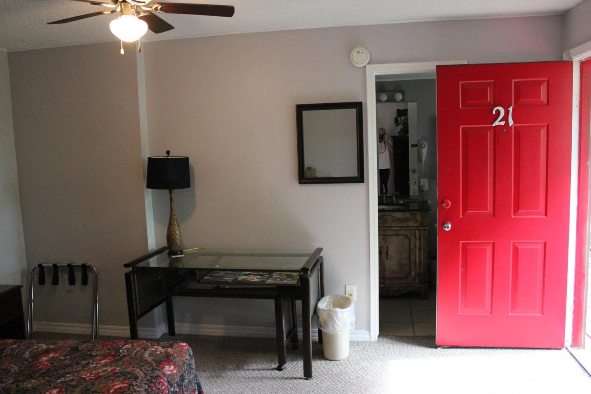 Brydan Suites photo 71