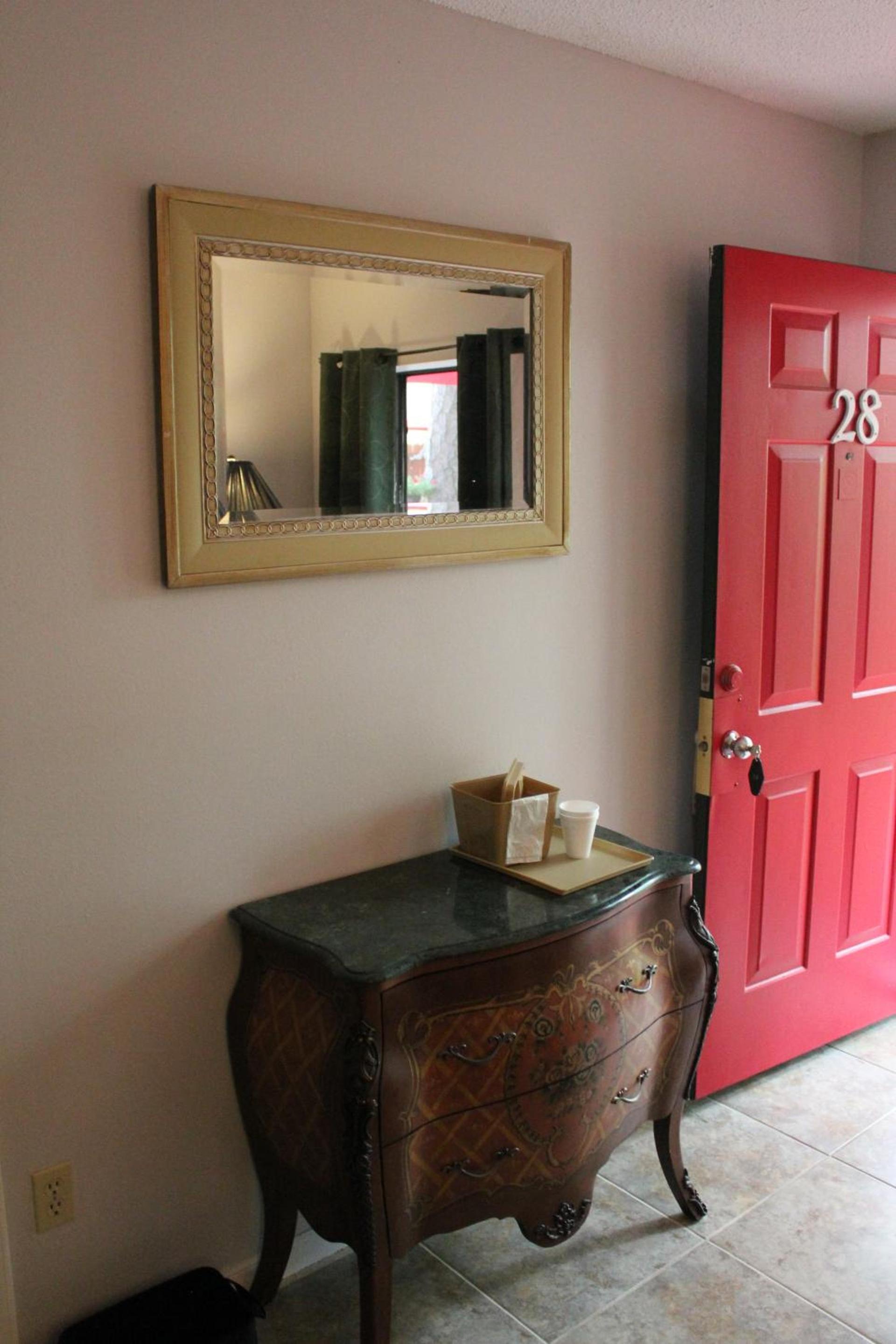 Brydan Suites photo 2