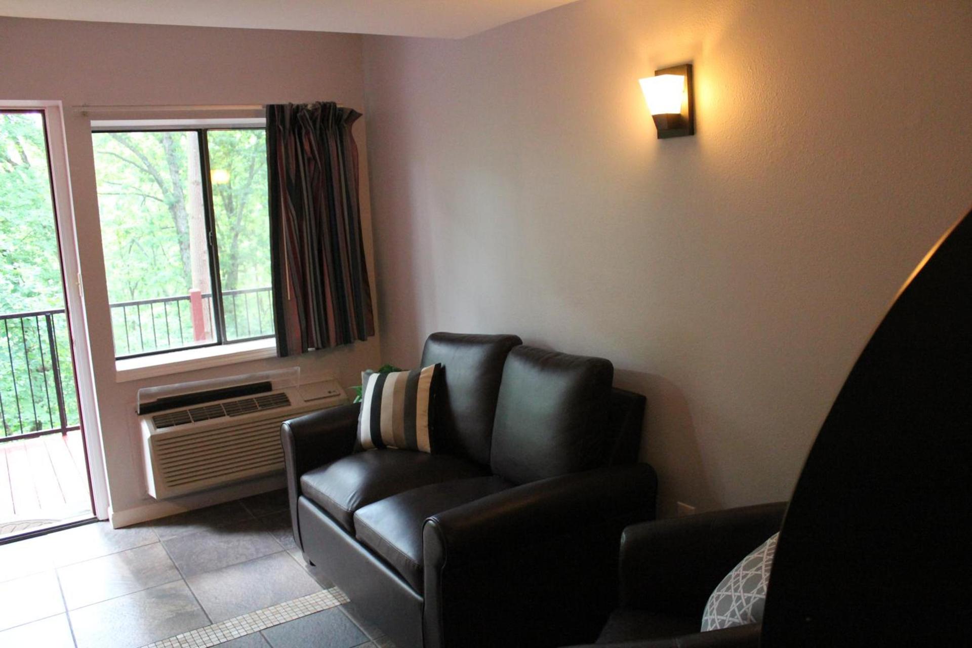 Brydan Suites photo 92