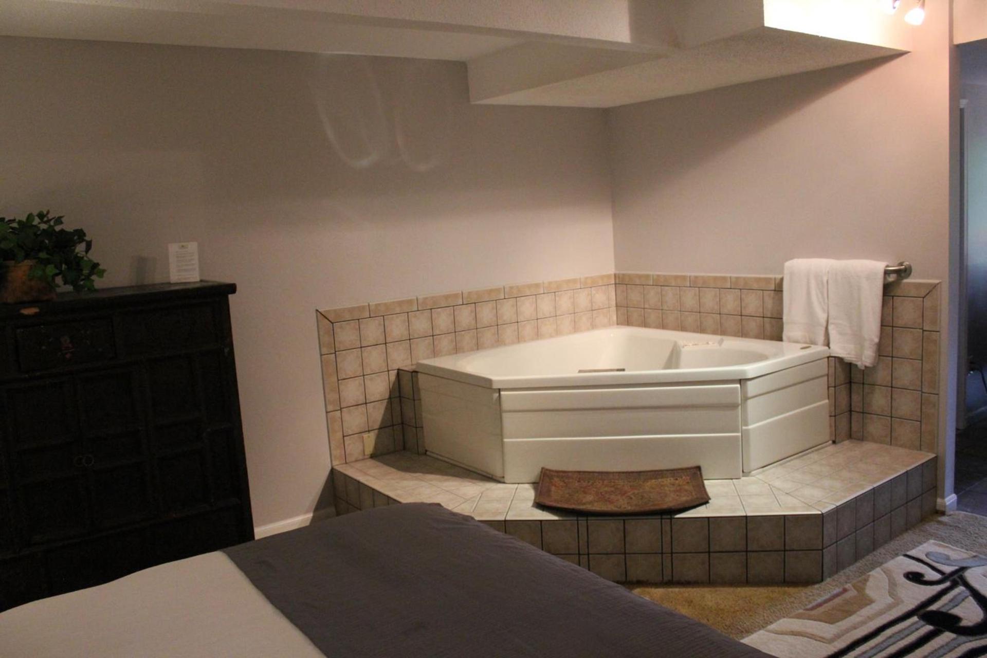 Brydan Suites photo 89