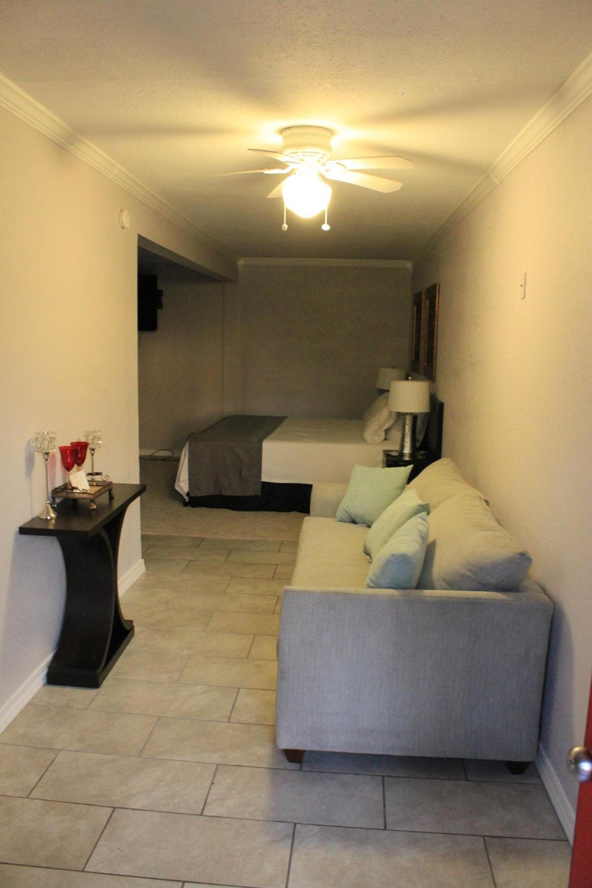 Brydan Suites photo 98