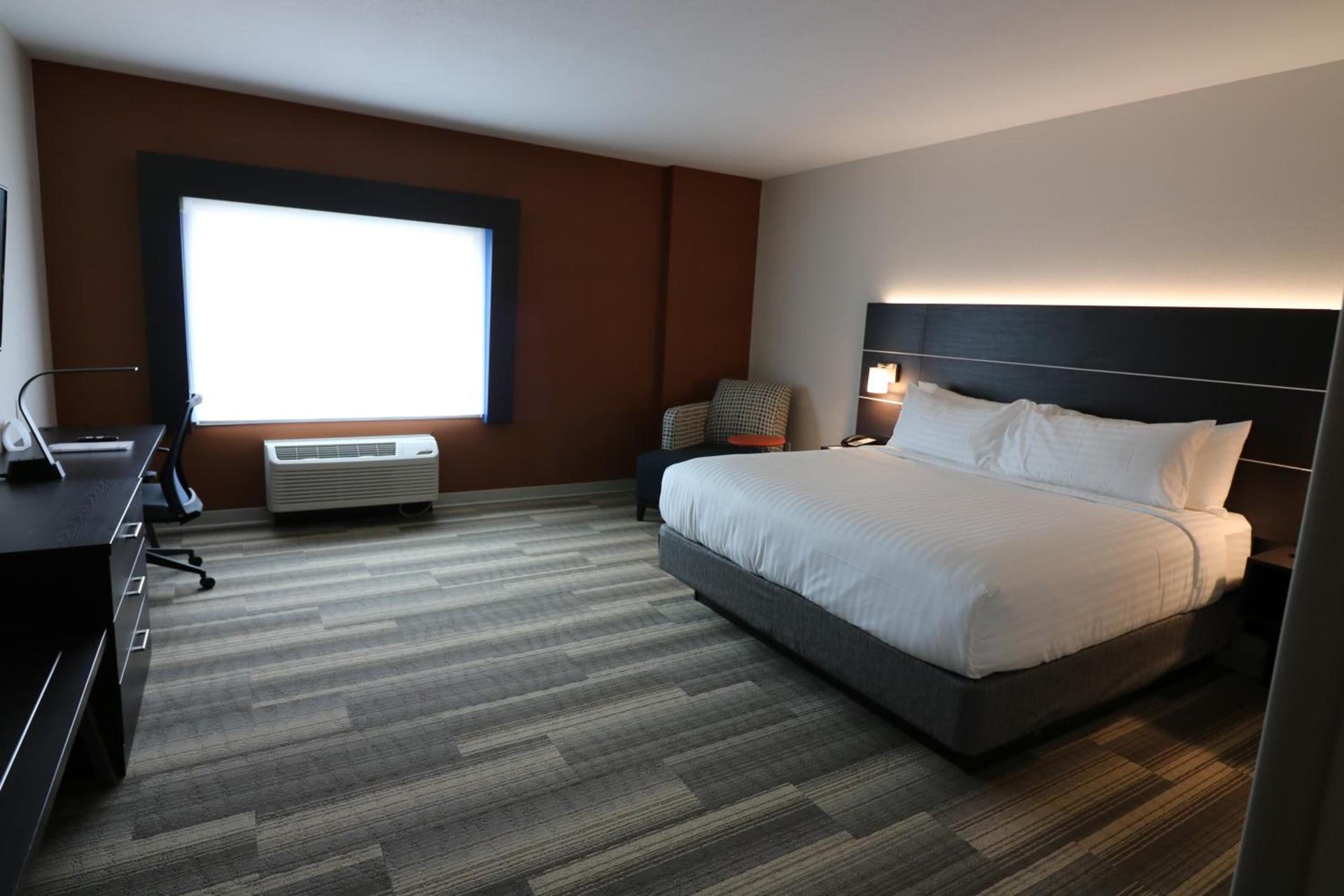 Holiday Inn Express & Suites - Coffeyville by IHG photo 3