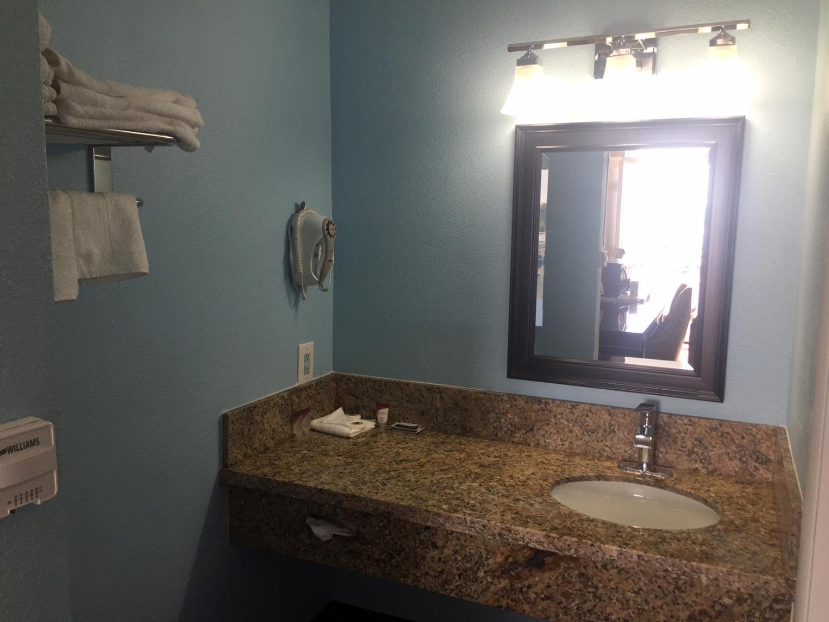 Dolphin Cove Motel photo 95