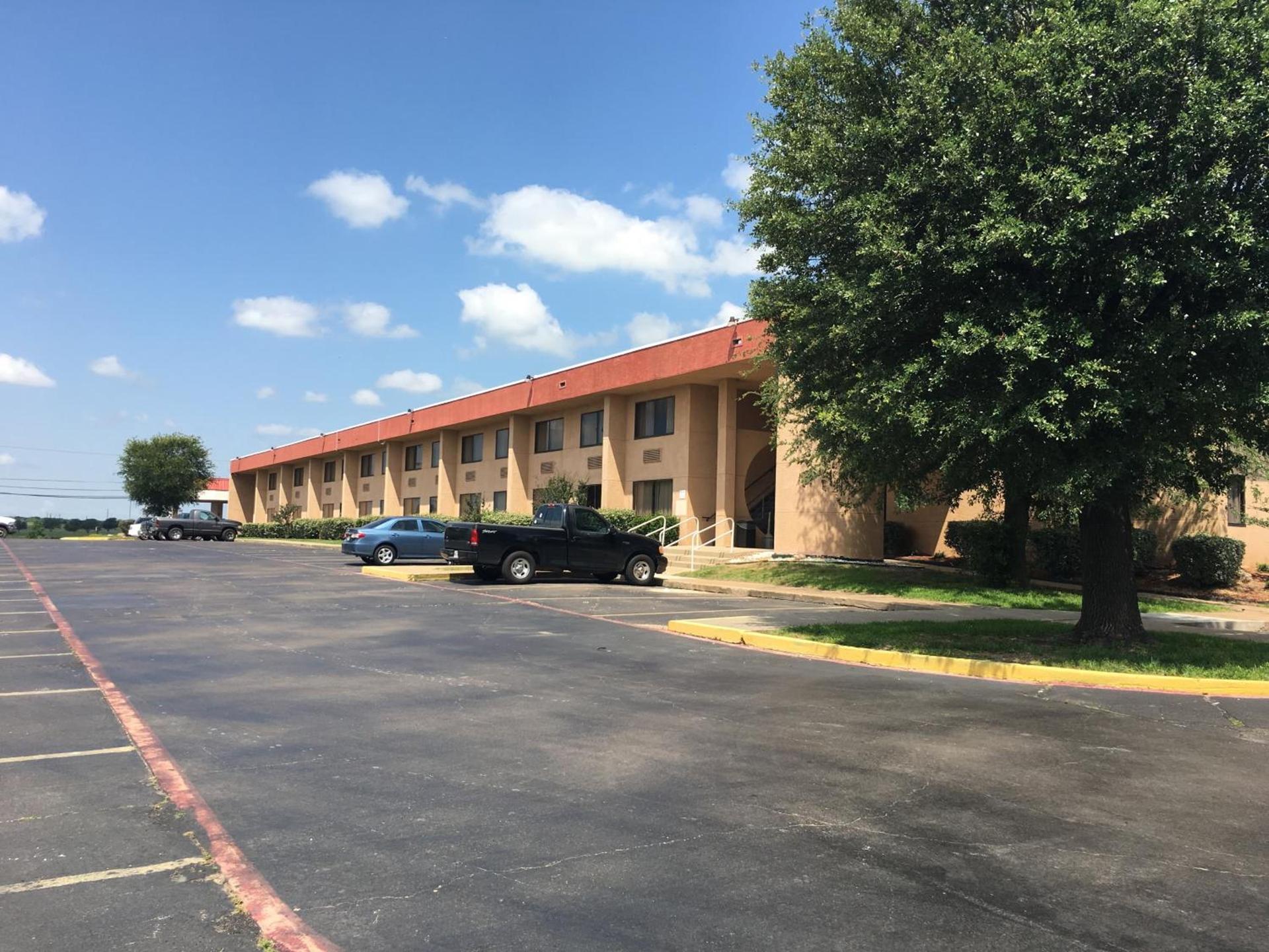 Days Inn by Wyndham Sherman photo 40