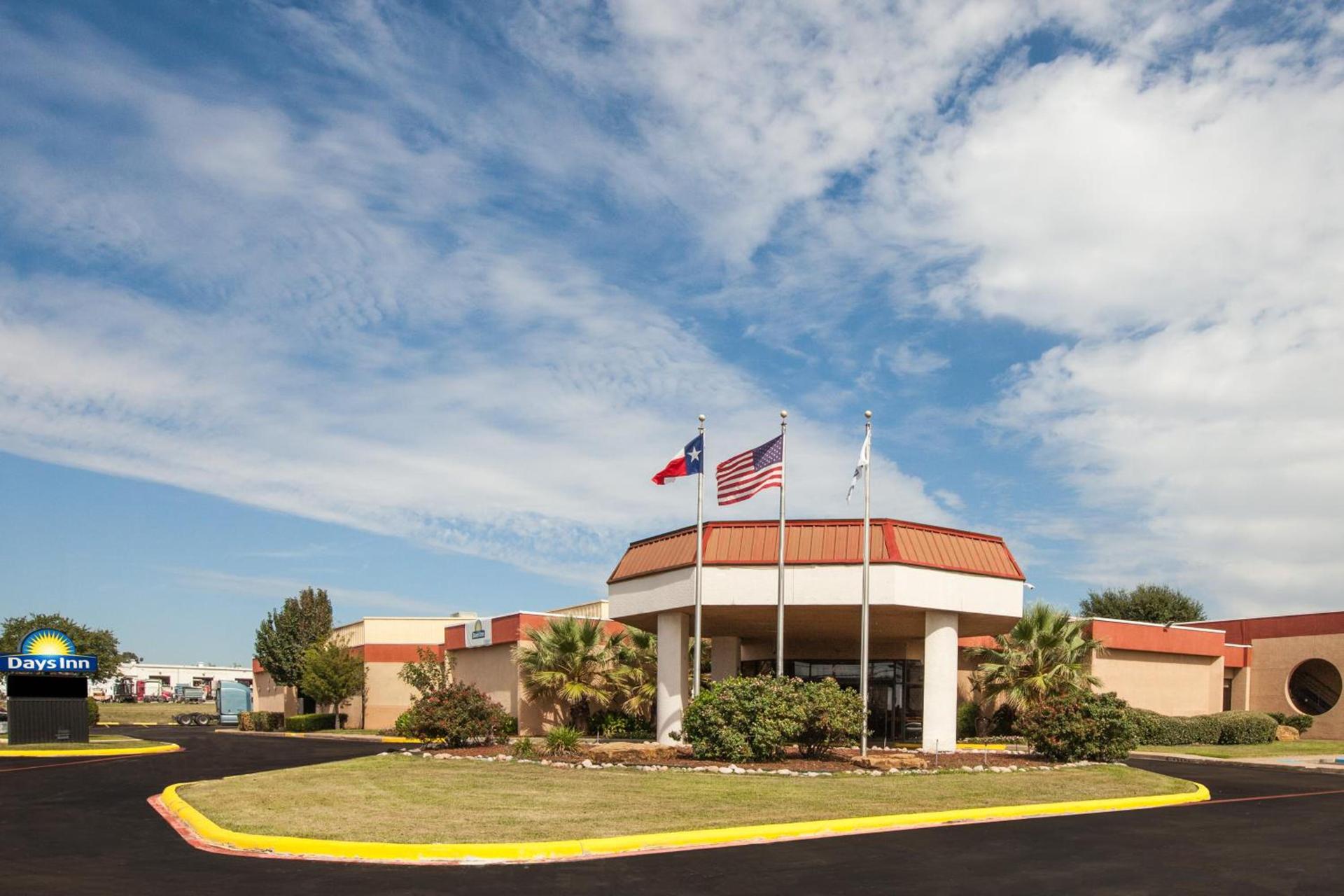 Days Inn by Wyndham Sherman photo 31