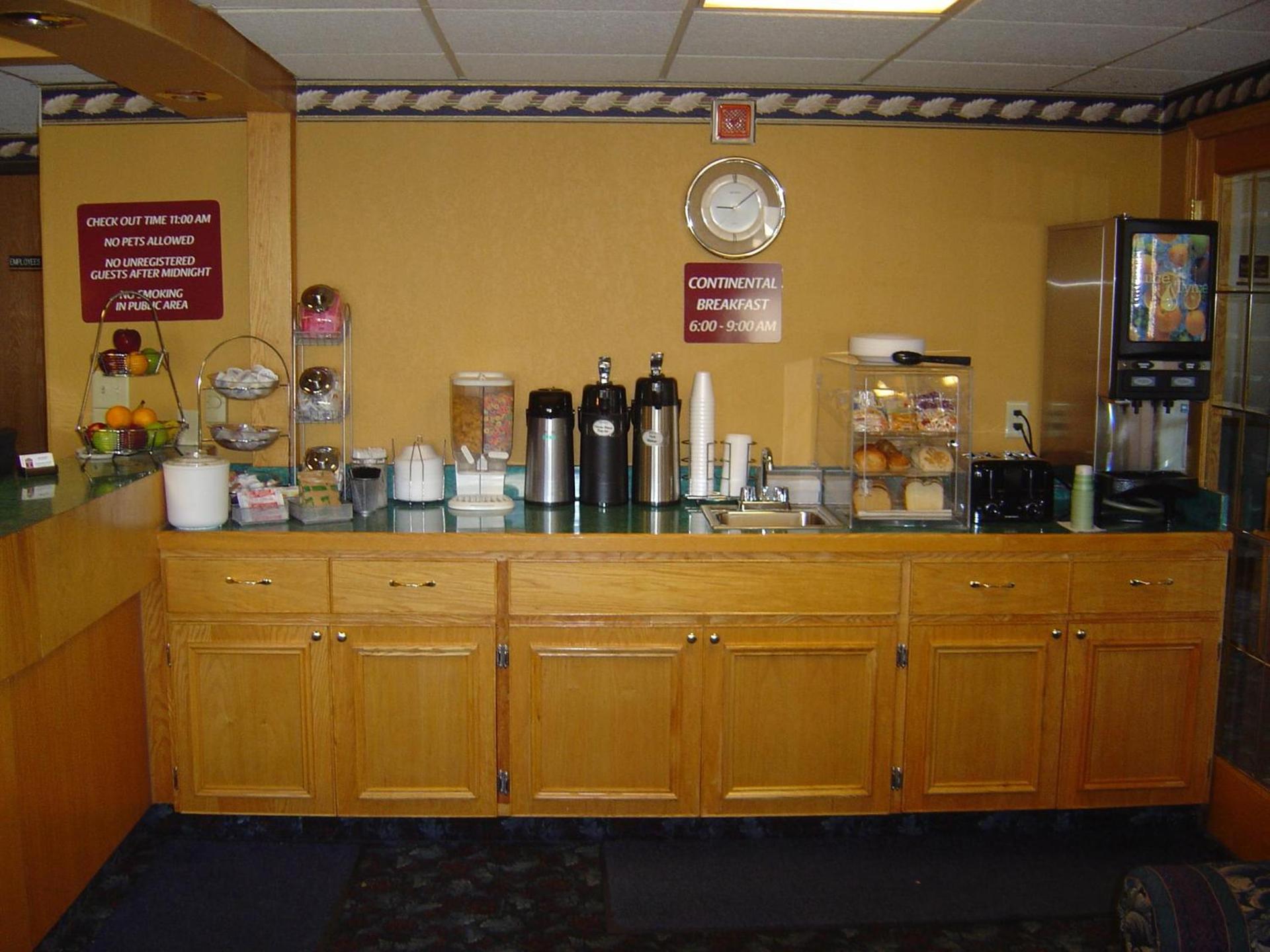Wakota Inn and Suites photo 8