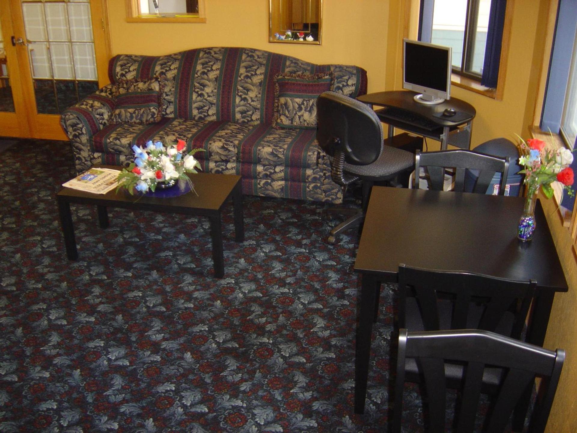 Wakota Inn and Suites photo 4