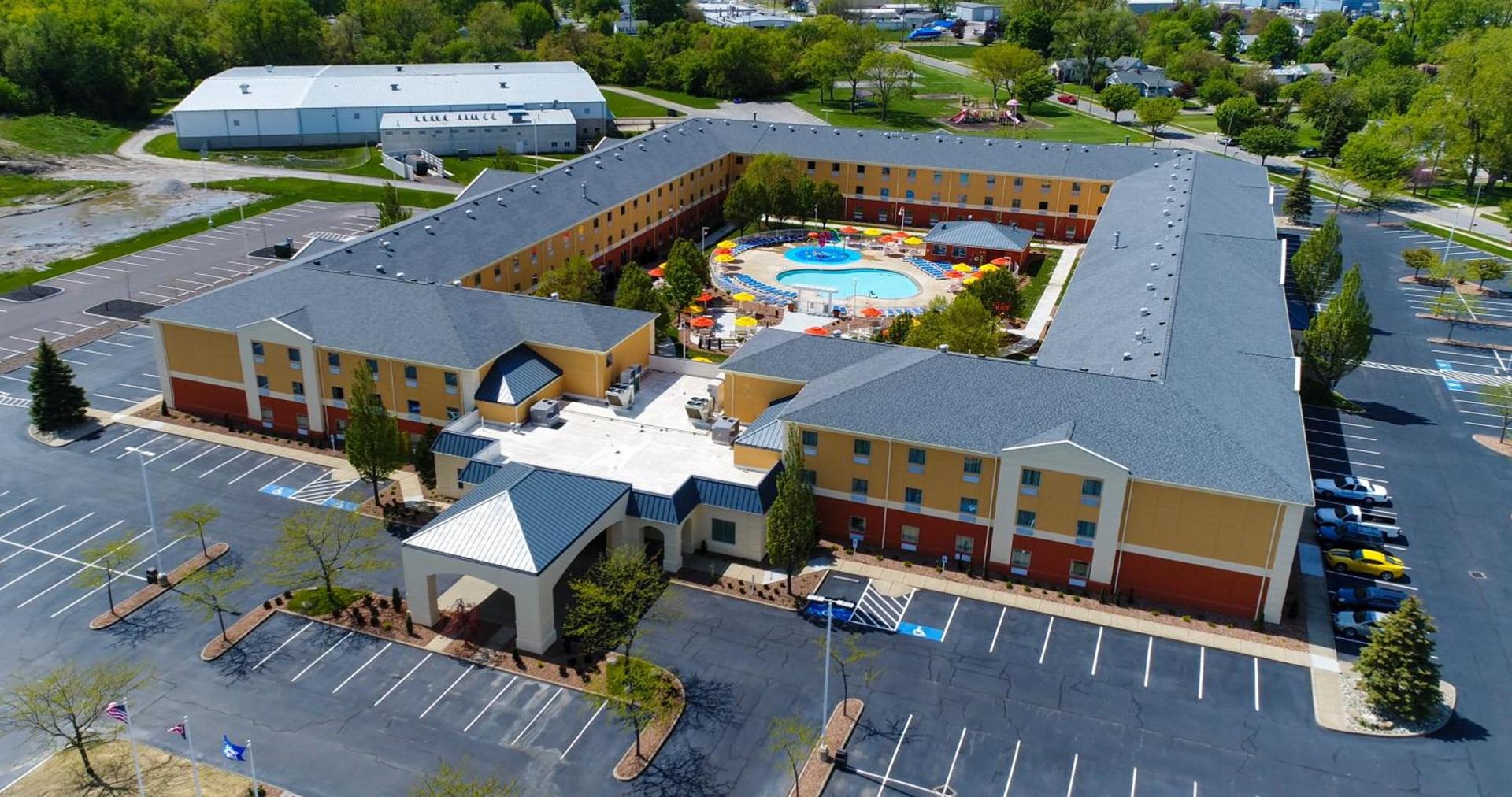 Cedar Point's Express Hotel photo 2