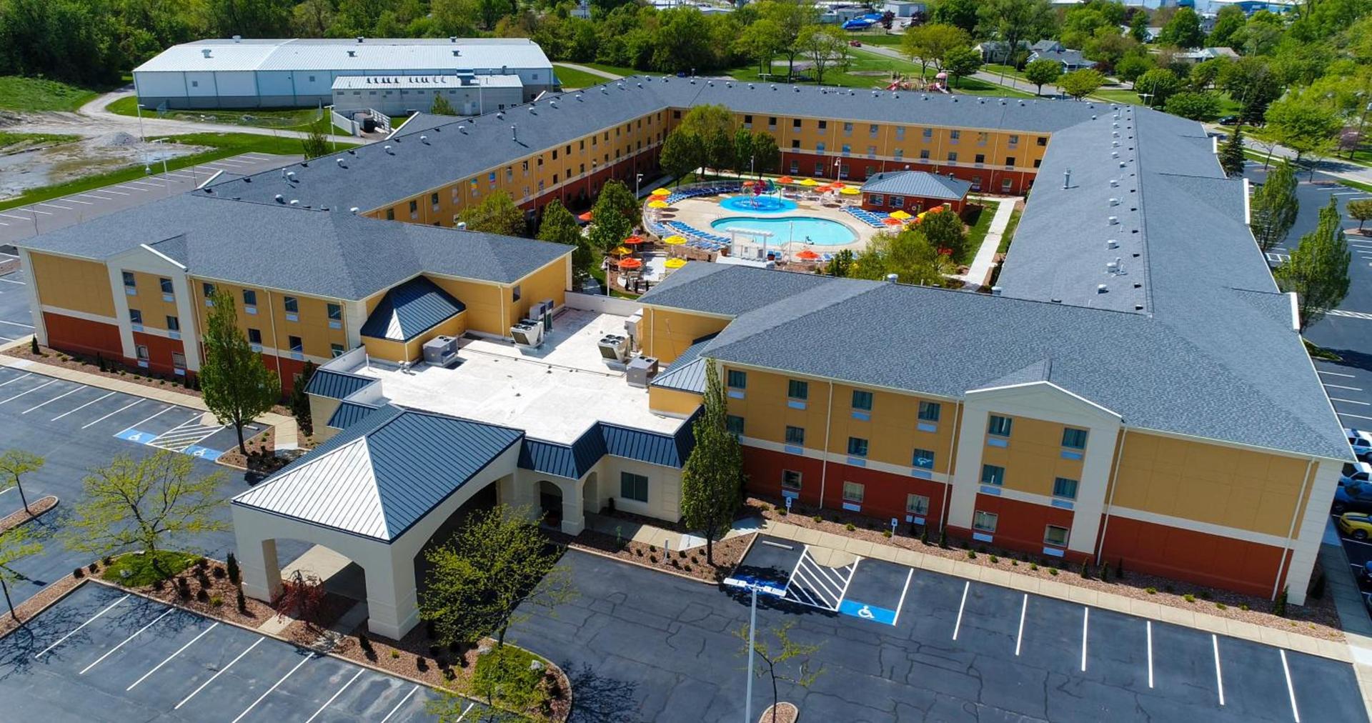 Cedar Point's Express Hotel photo 3