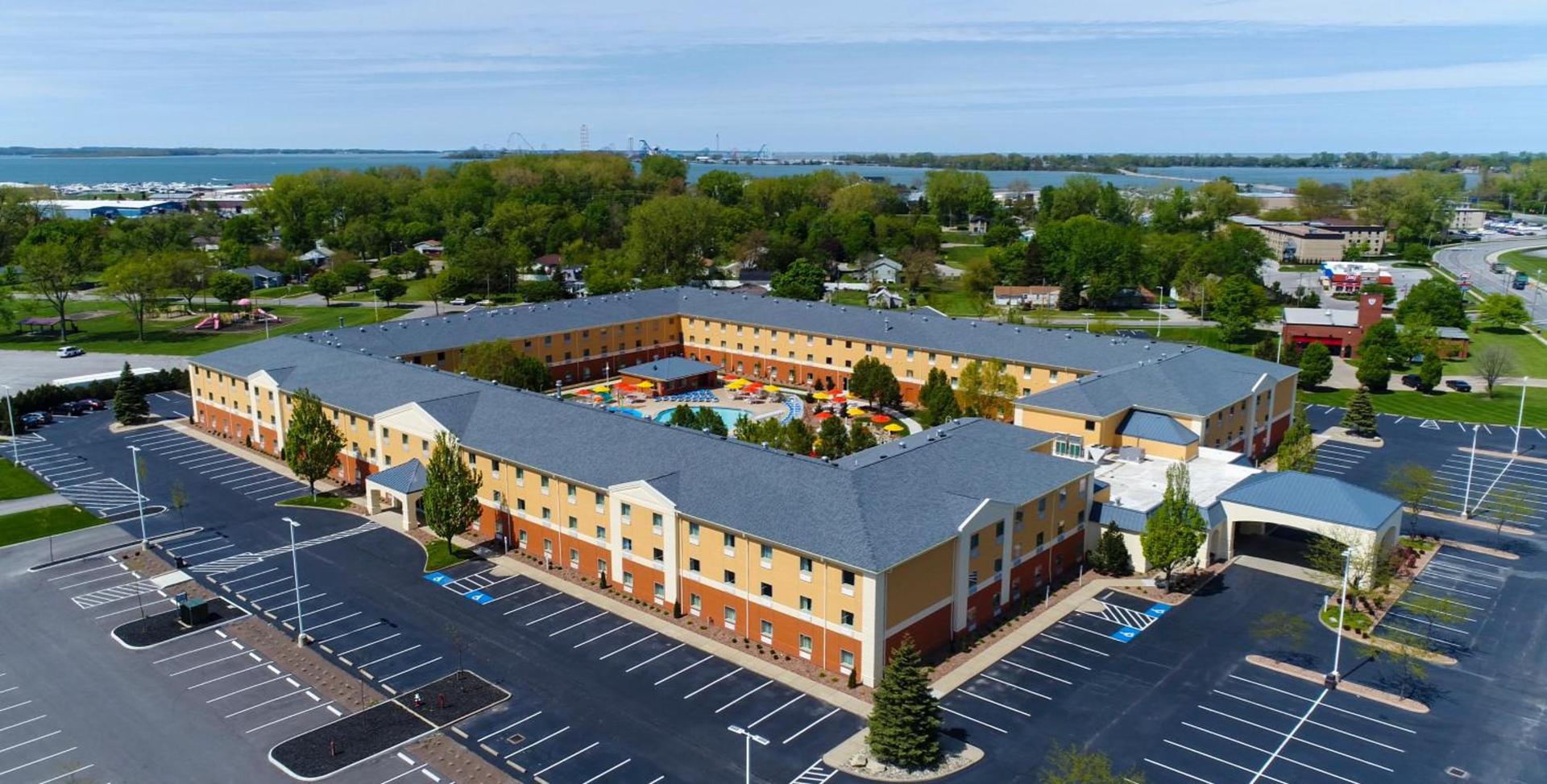 Cedar Point's Express Hotel photo 7