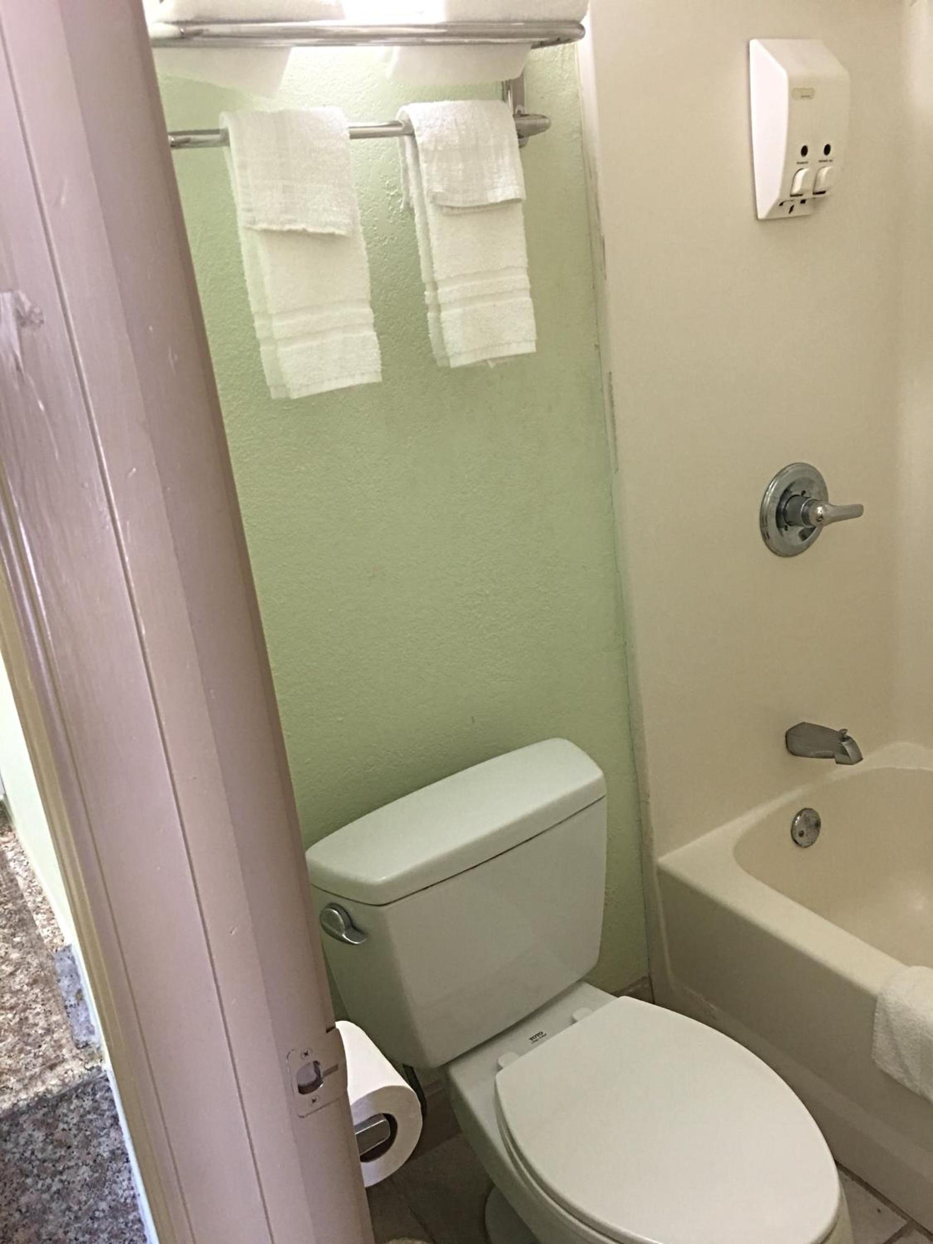 Budget Inn photo 10