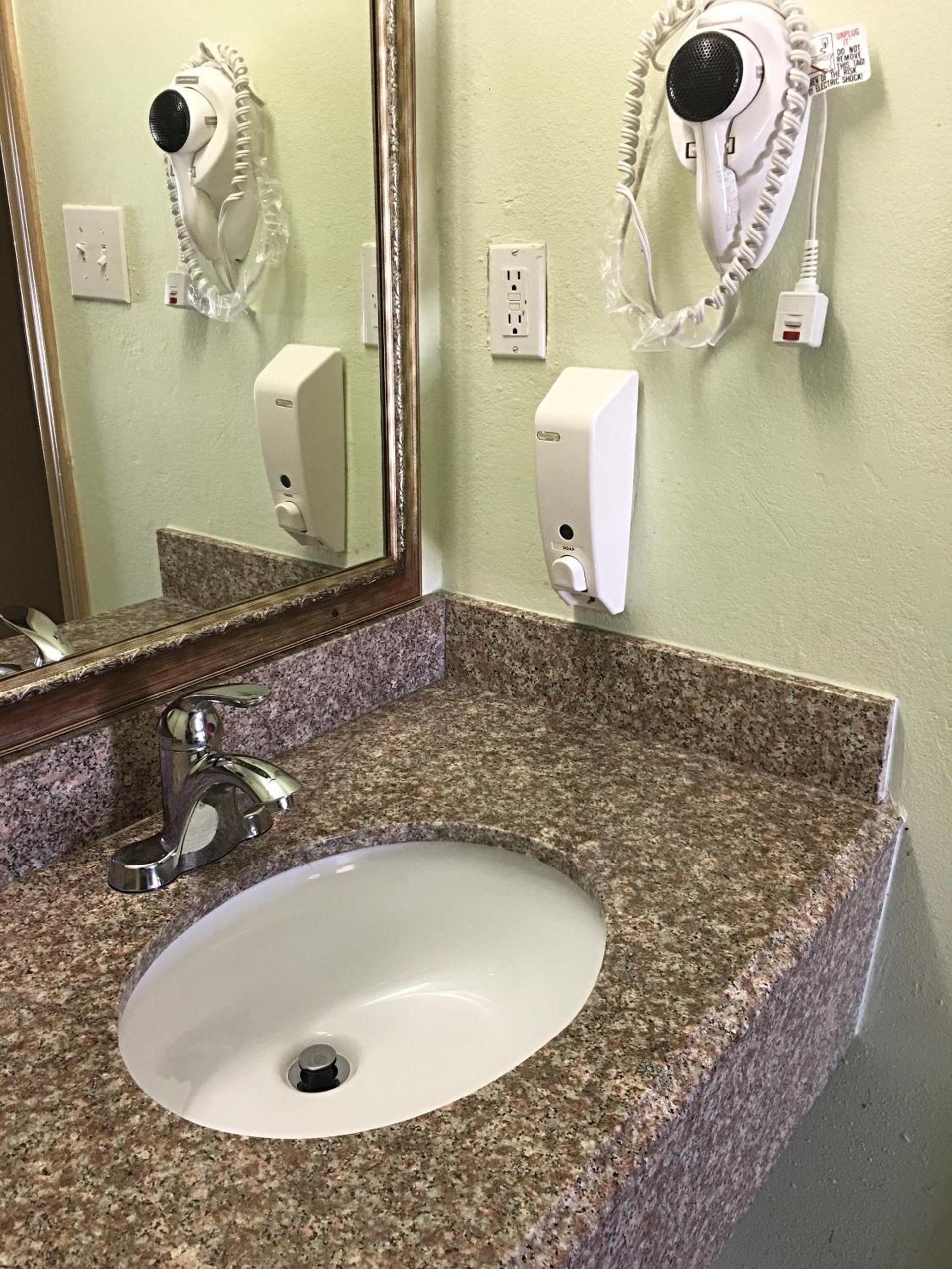 Budget Inn photo 11