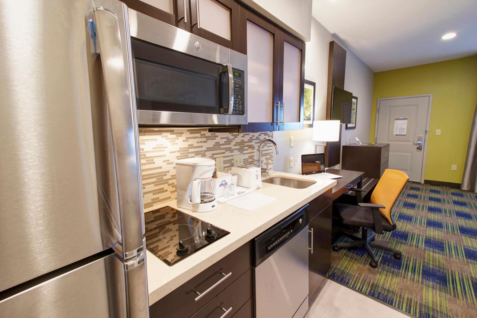Days Inn & Suites by Wyndham Port Arthur photo 37