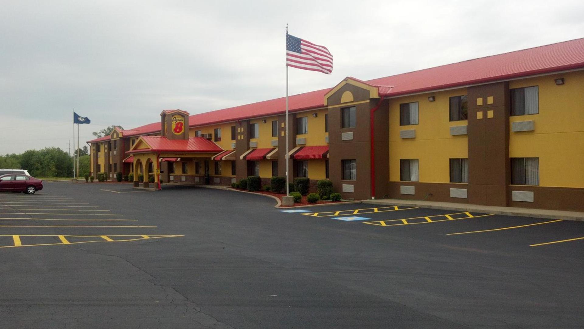 Super 8 South by Wyndham photo 30