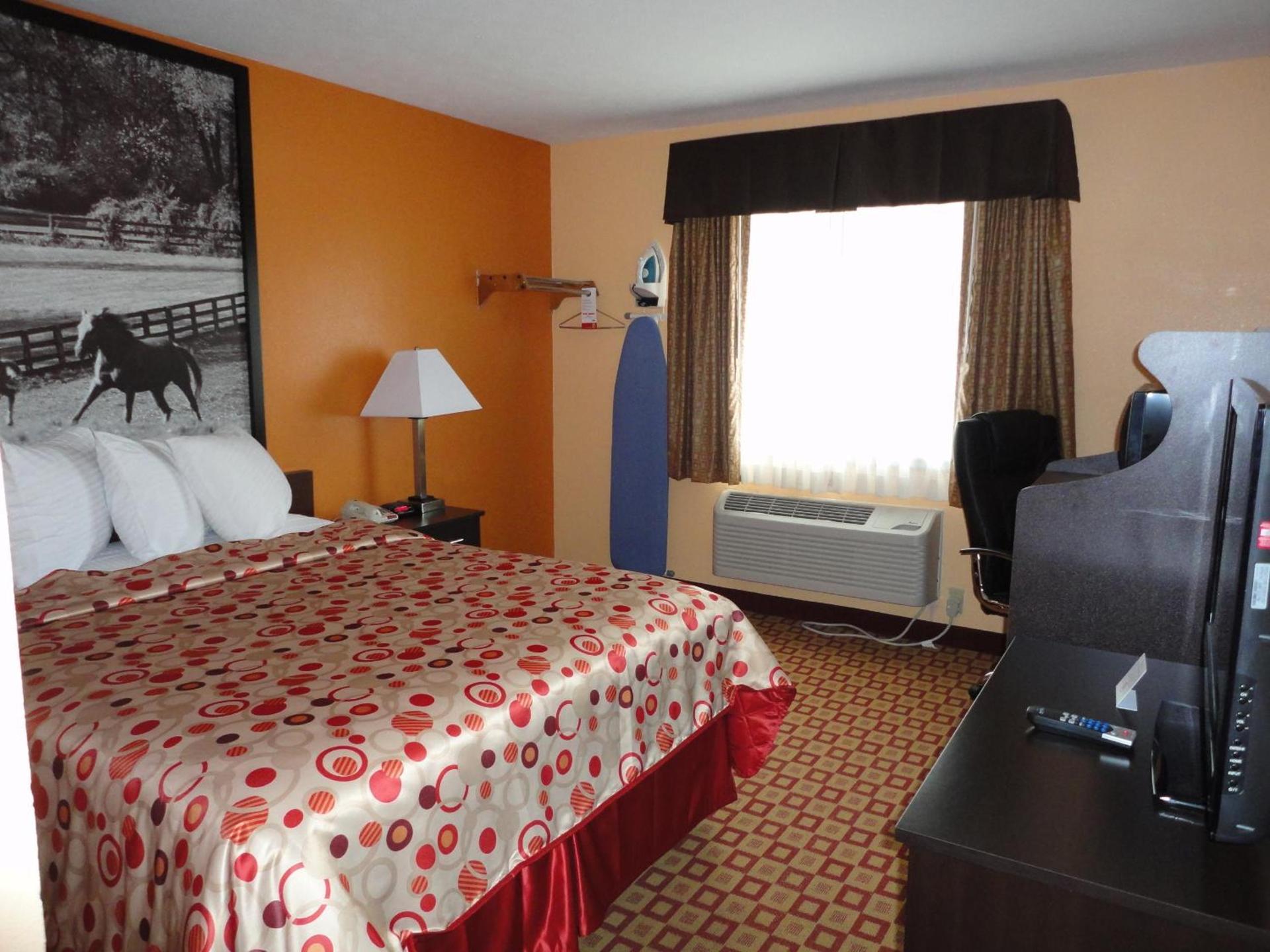 Super 8 South by Wyndham photo 36