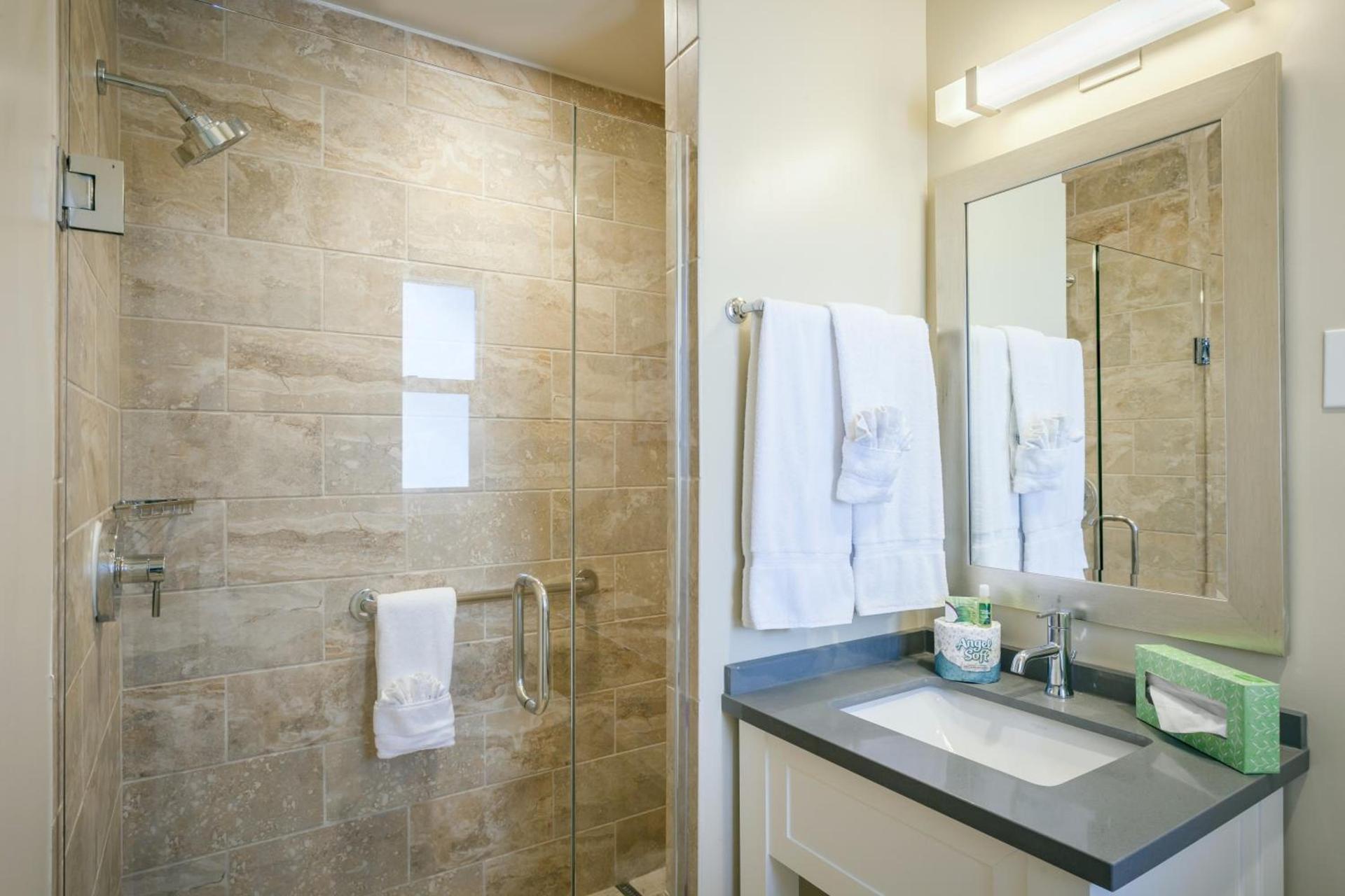 Pacific Shores Inn photo 9