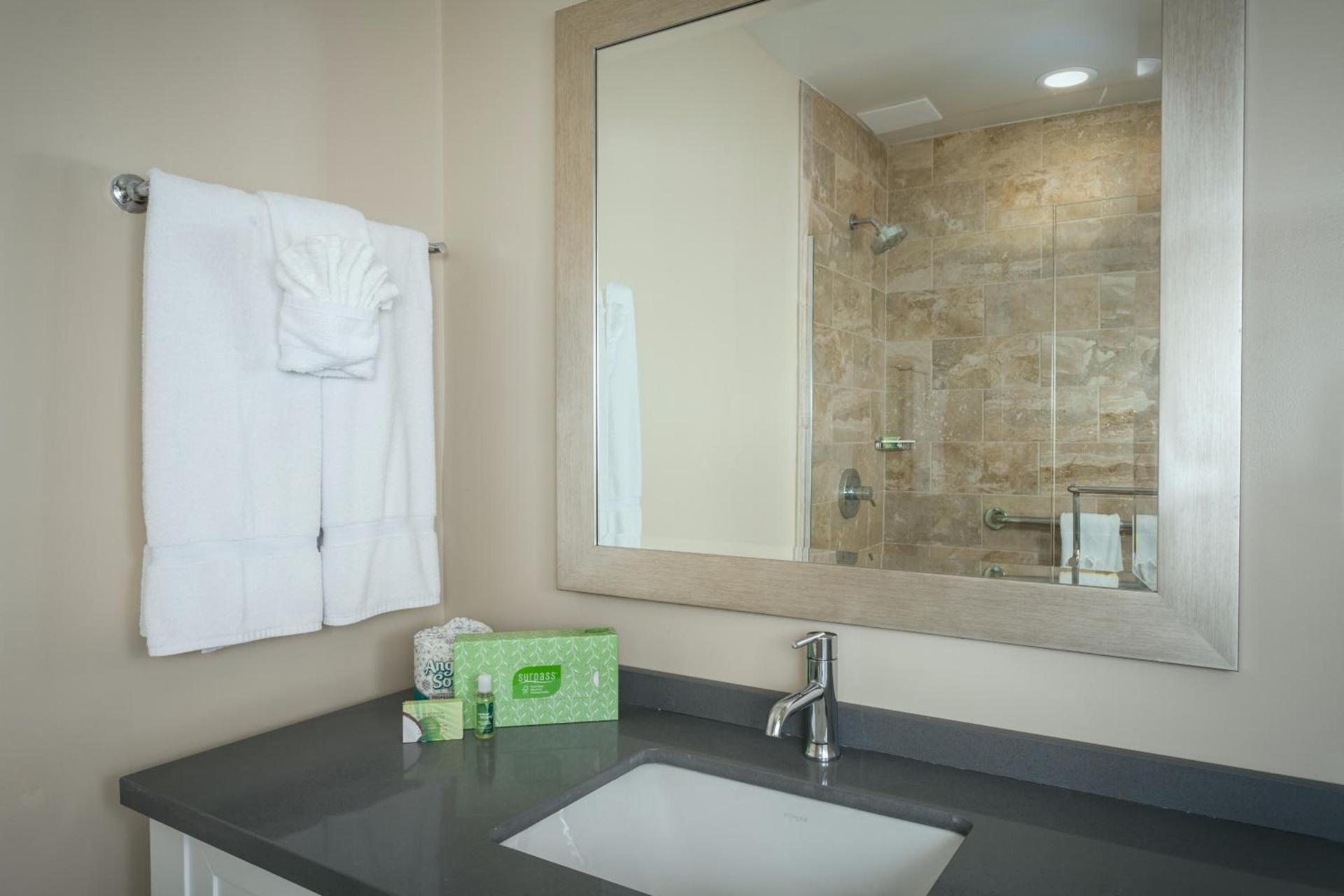 Pacific Shores Inn photo 17