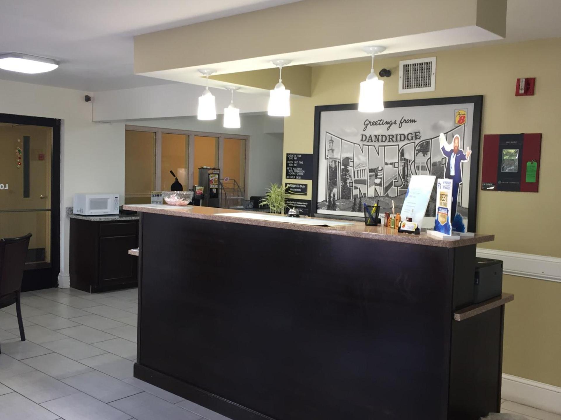 Super 8 by Wyndham Dandridge photo 16