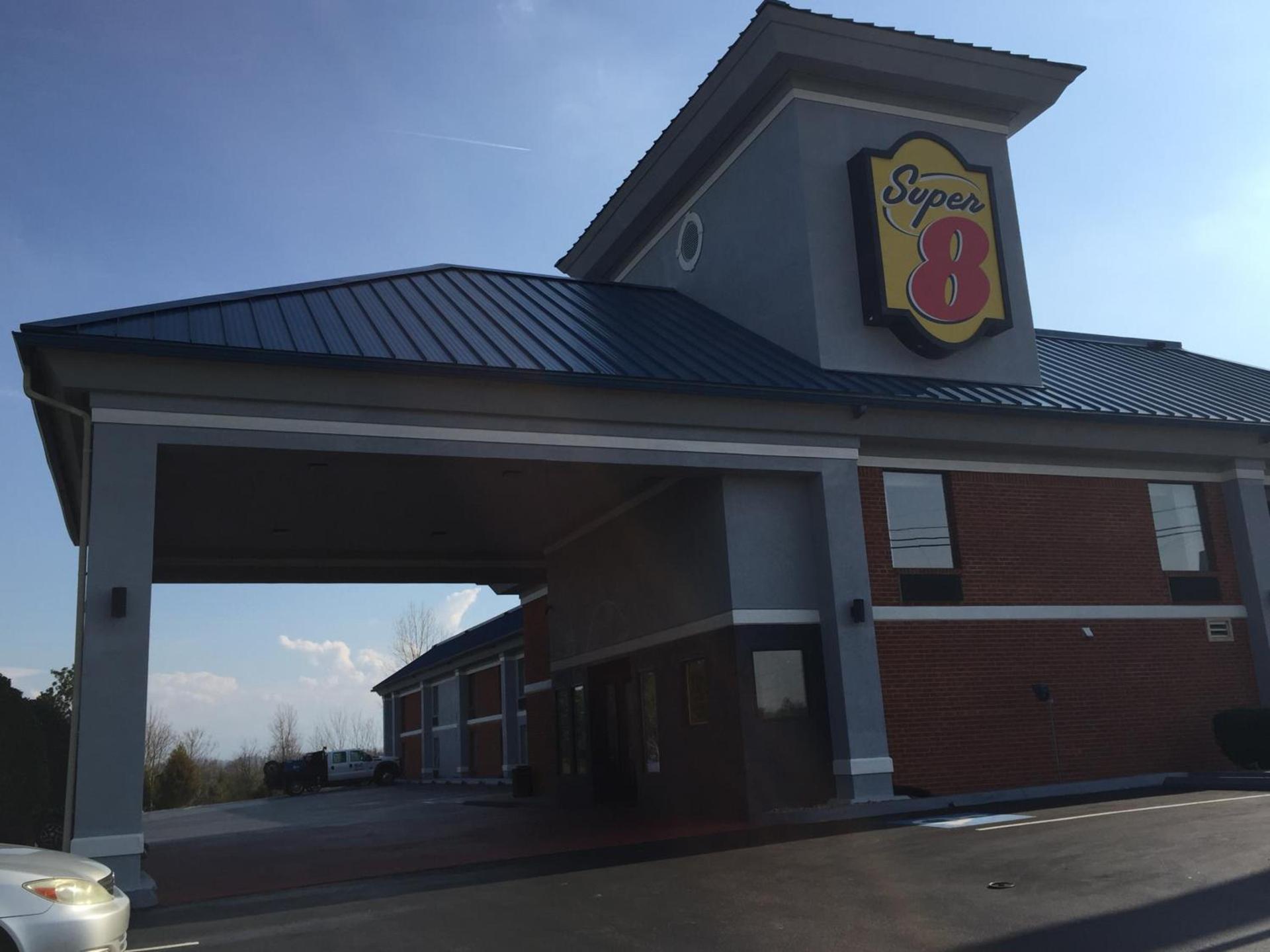 Super 8 by Wyndham Dandridge photo 21