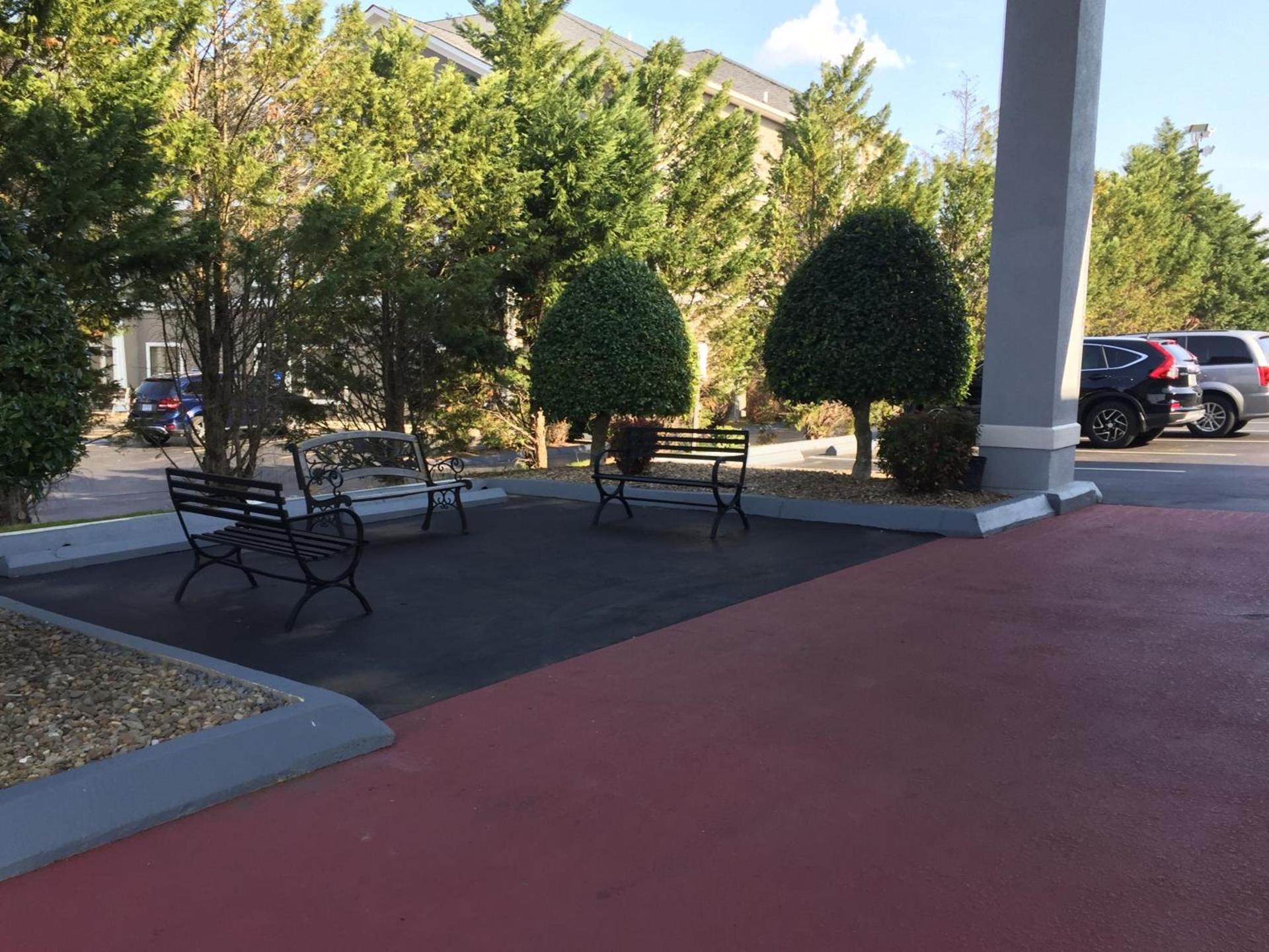 Super 8 by Wyndham Dandridge photo 24
