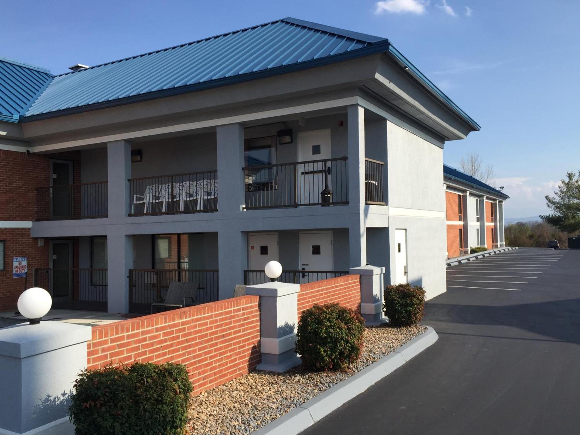 Super 8 by Wyndham Dandridge photo 30