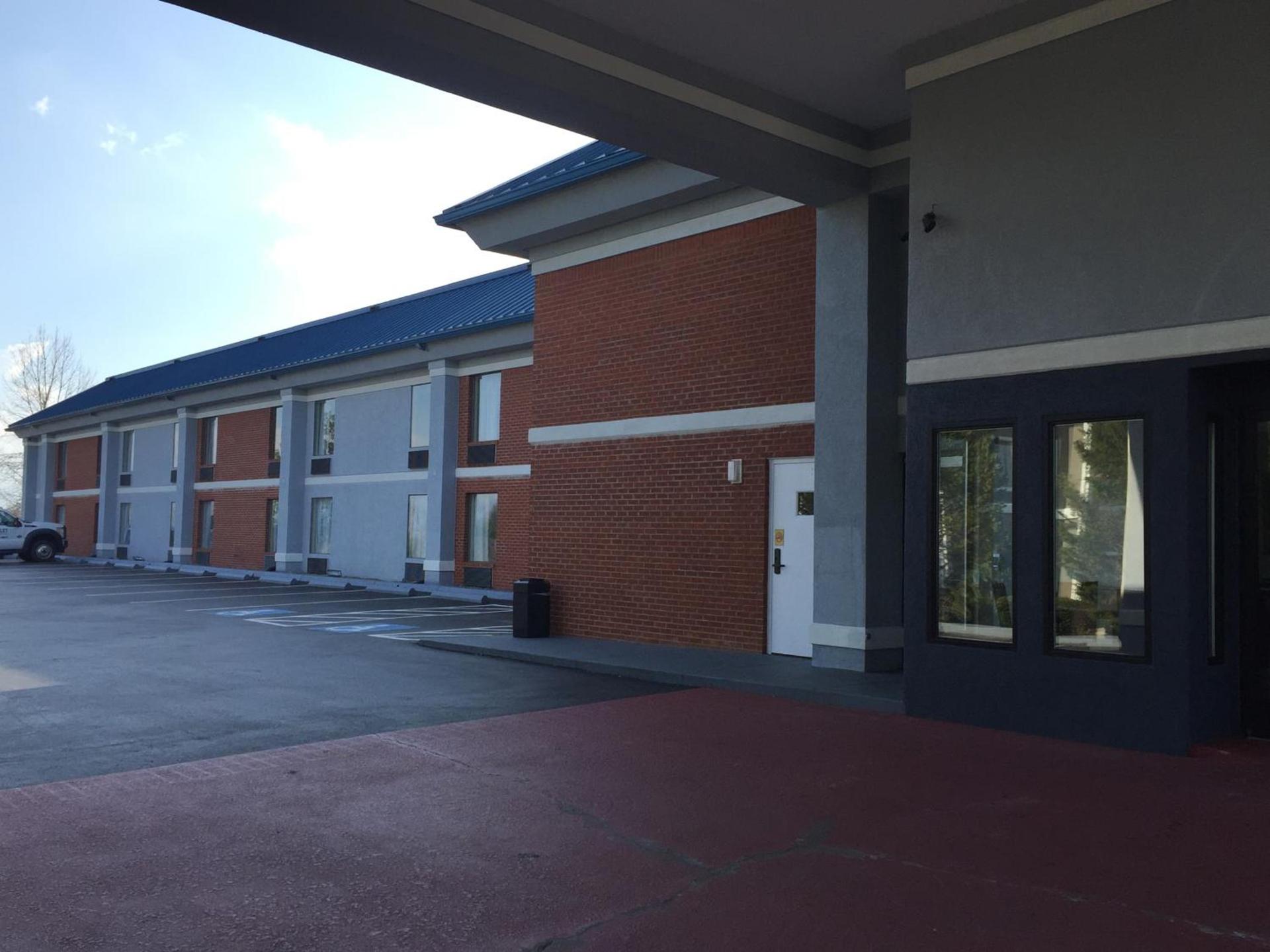 Super 8 by Wyndham Dandridge photo 27