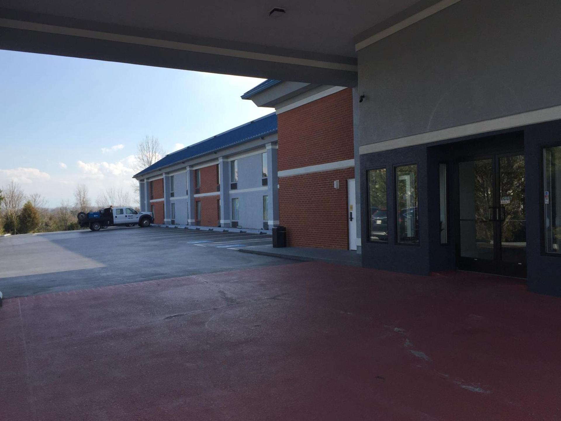 Super 8 by Wyndham Dandridge photo 26