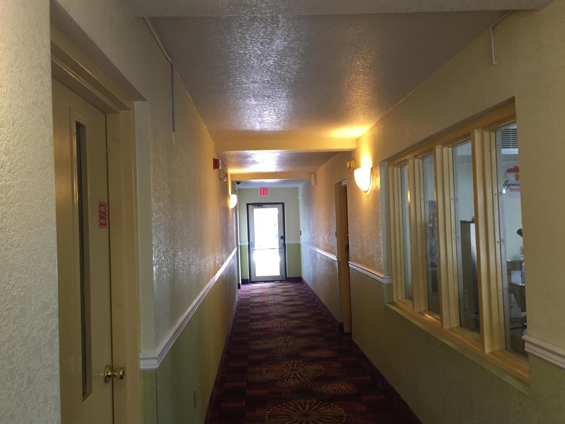 Super 8 by Wyndham Dandridge photo 47
