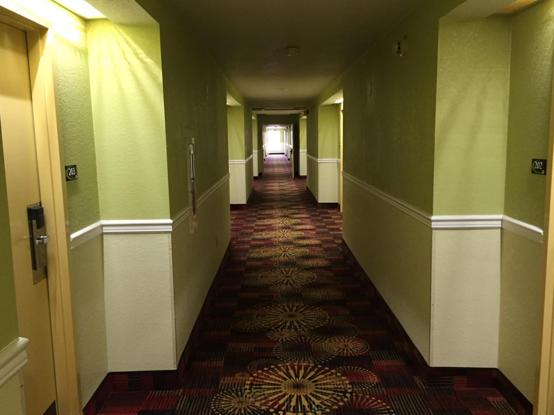 Super 8 by Wyndham Dandridge photo 45
