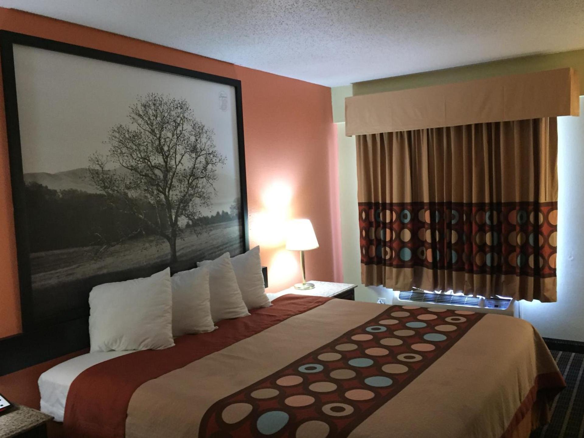Super 8 by Wyndham Dandridge photo 41