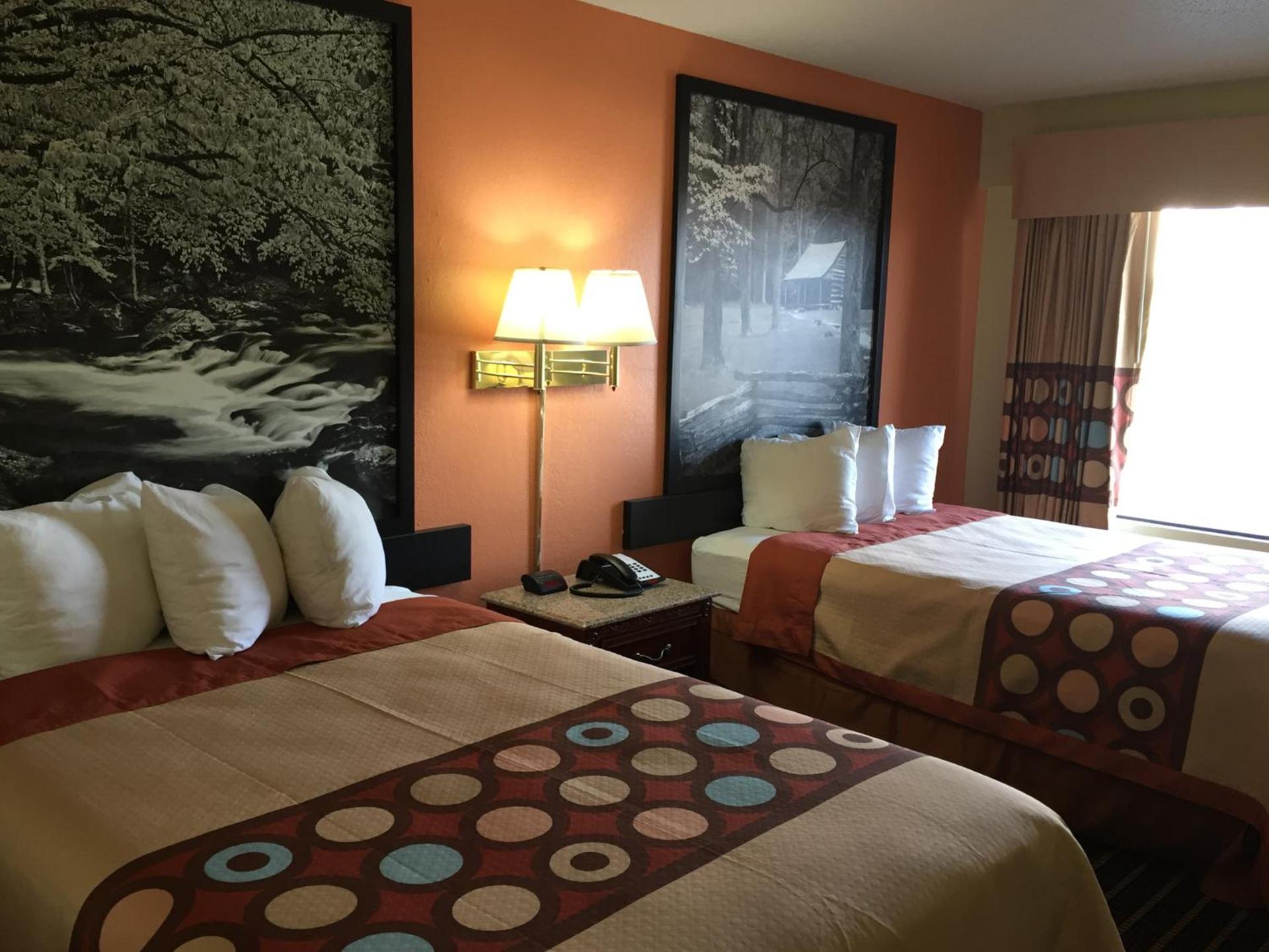 Super 8 by Wyndham Dandridge photo 39