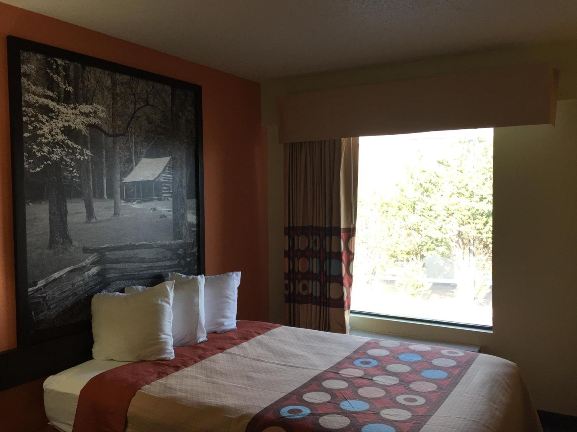 Super 8 by Wyndham Dandridge photo 38