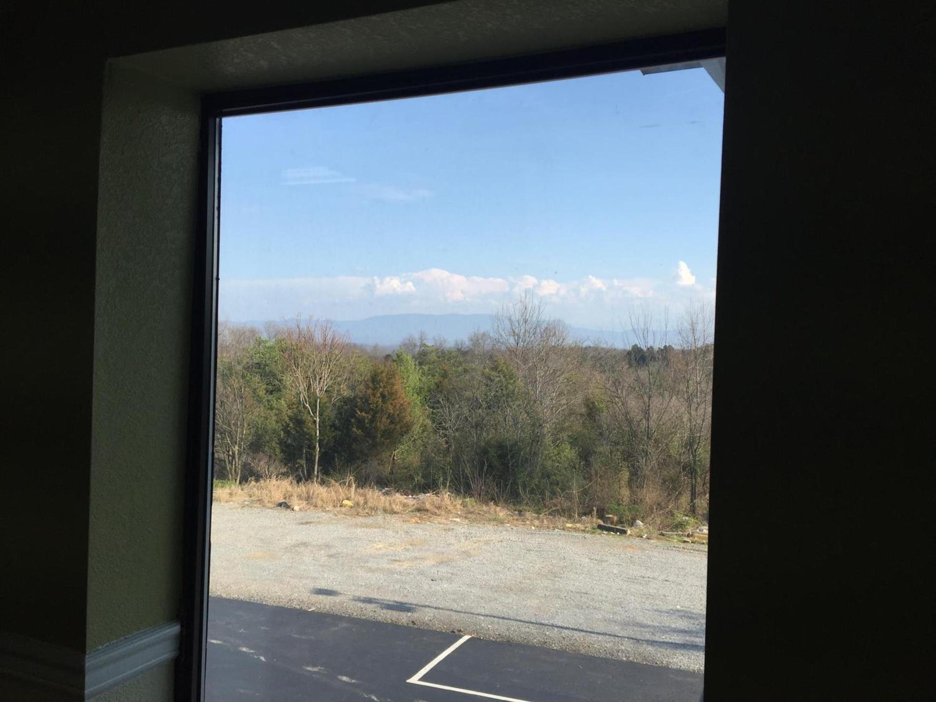Super 8 by Wyndham Dandridge photo 34