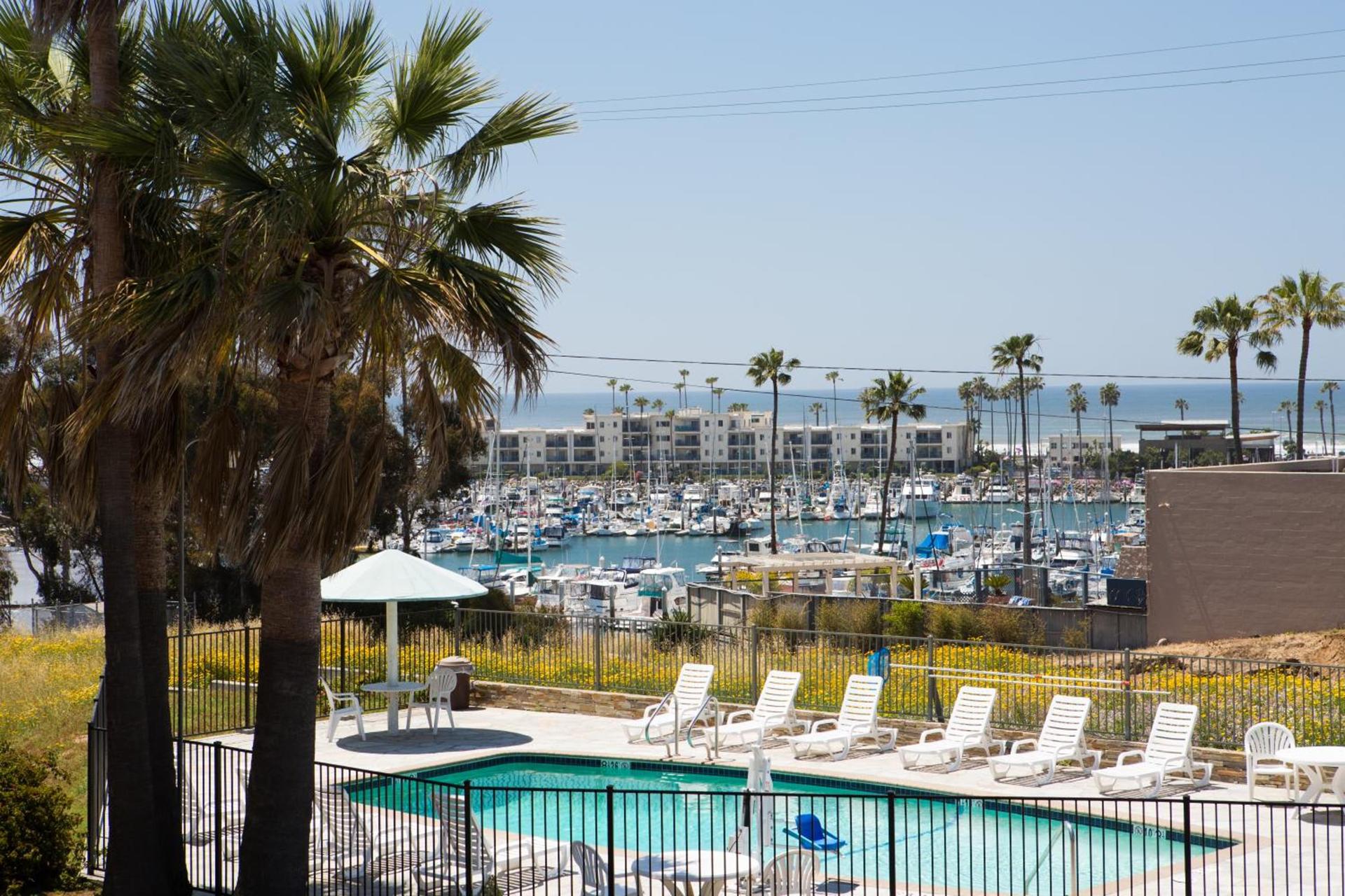 Days Inn by Wyndham Oceanside photo 9