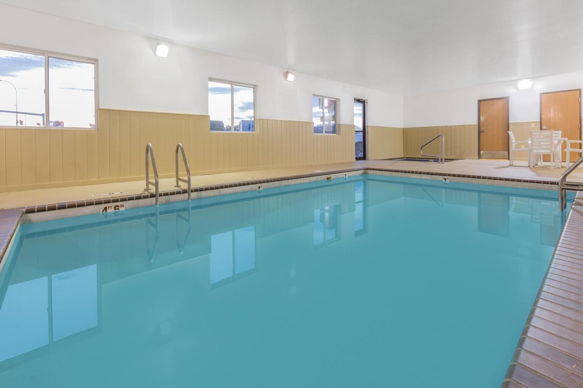 Super 8 by Wyndham Sioux Falls photo 22