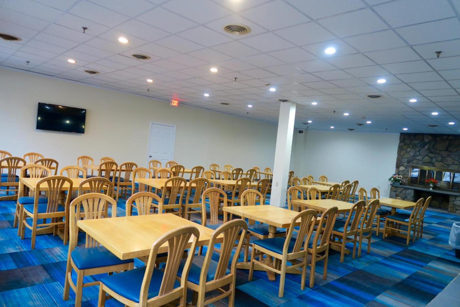 Days Inn by Wyndham Lincoln photo 46
