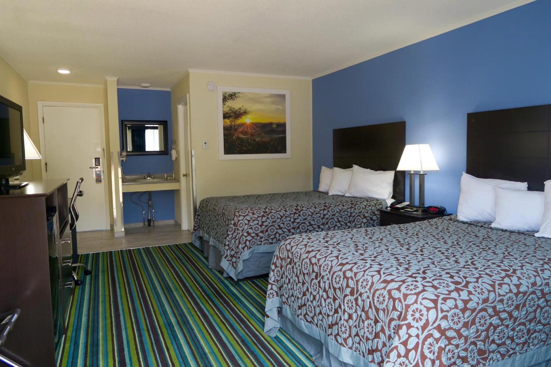 Days Inn by Wyndham Lincoln photo 53