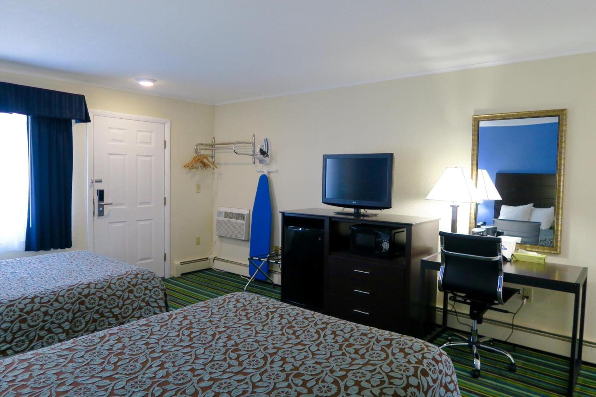 Days Inn by Wyndham Lincoln photo 48